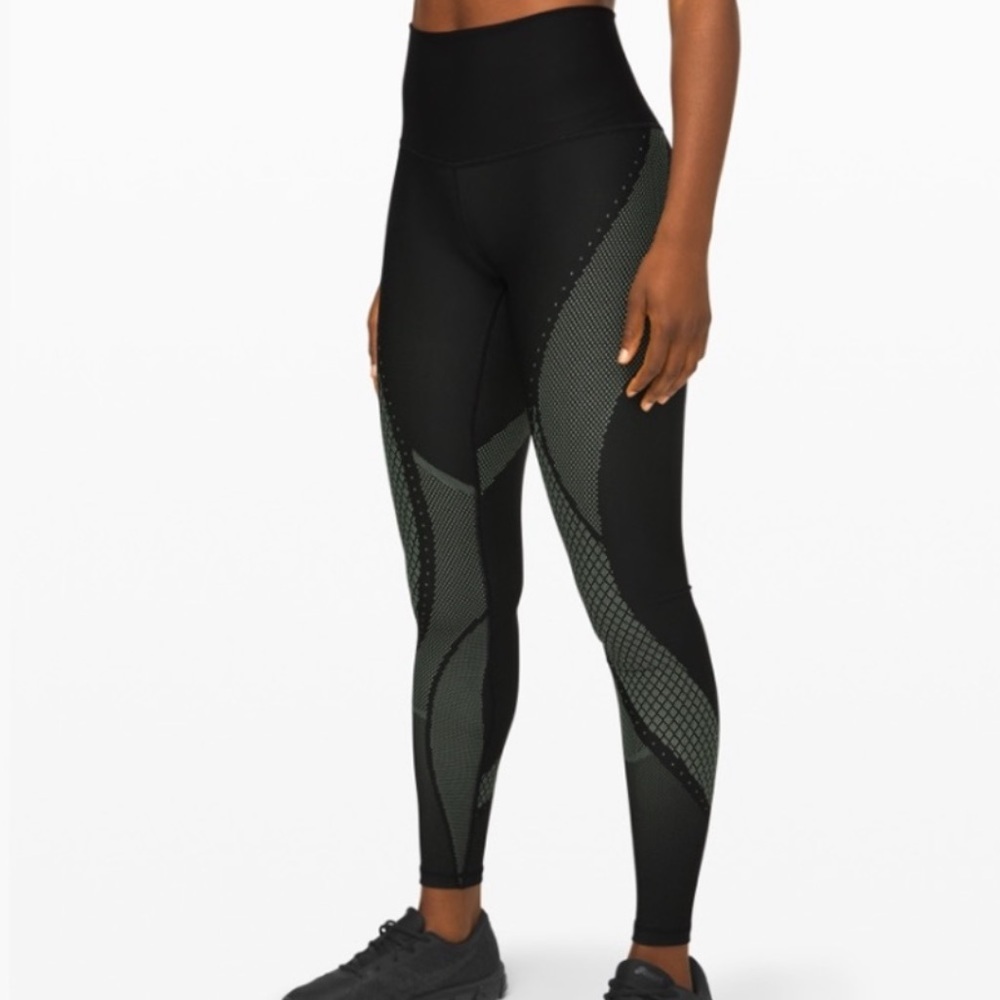 Lululemon Athletica Black and Green Leggings with High Waist and Stretch…